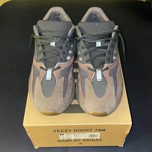 Adidas Yeezy 700 “Mauve”